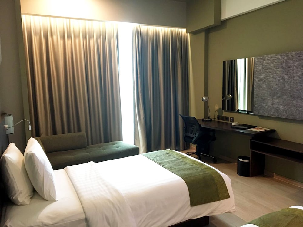 Holiday Inn Cikarang Jababeka 20/54