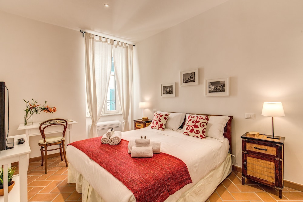 ROOM, DOUBLE BED