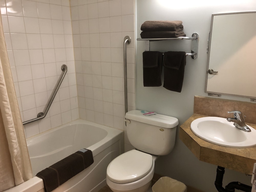 Travel Inn Suites Innisfail 46/46