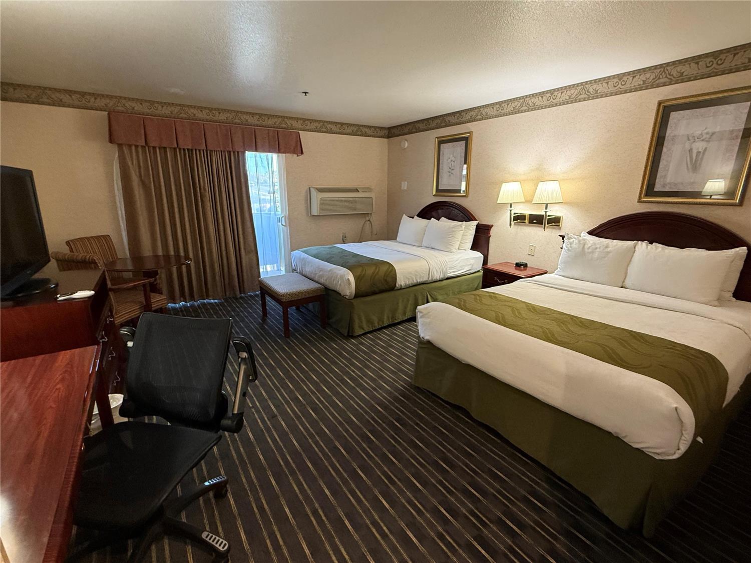 Room, 2 Queen Beds, Balcony