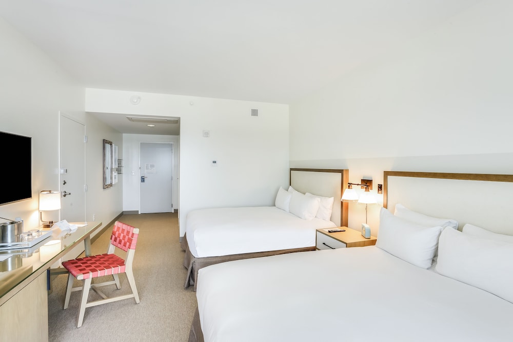 Room, 2 Queen Beds, Gulf Front, Balcony, Accessible