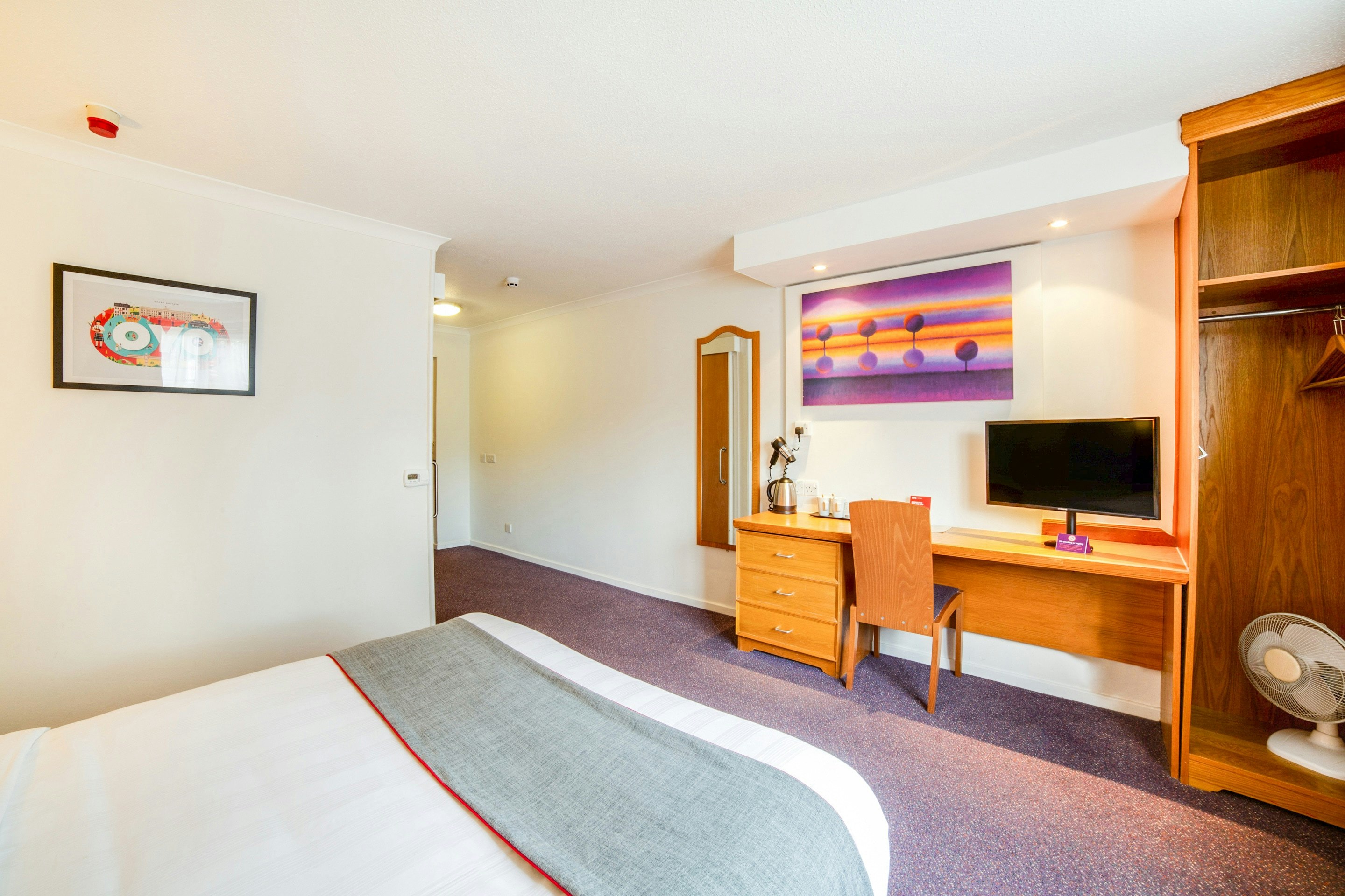 OYO Lakeside Haydock Hotel, St Helens, A580 East Lancs, Garswood Old Road 15/23