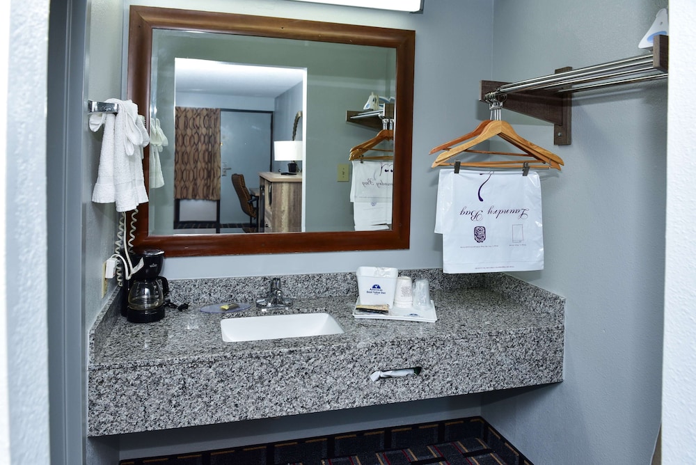 Americas Best Value Inn Douglasville 15/27