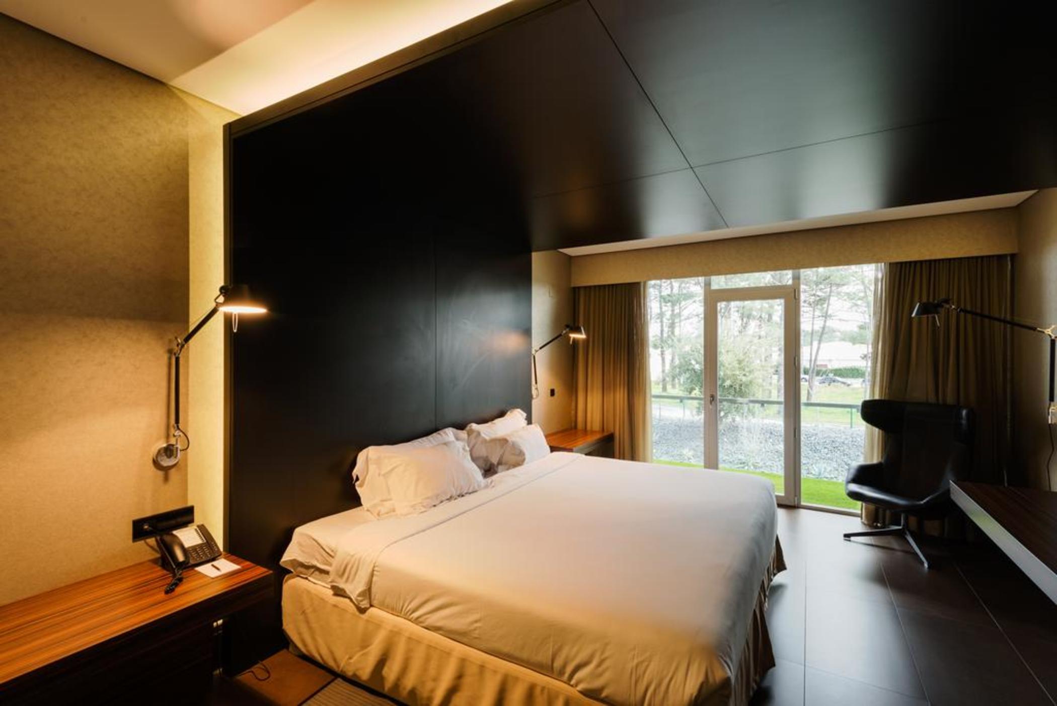 Classic, Single, King Bed