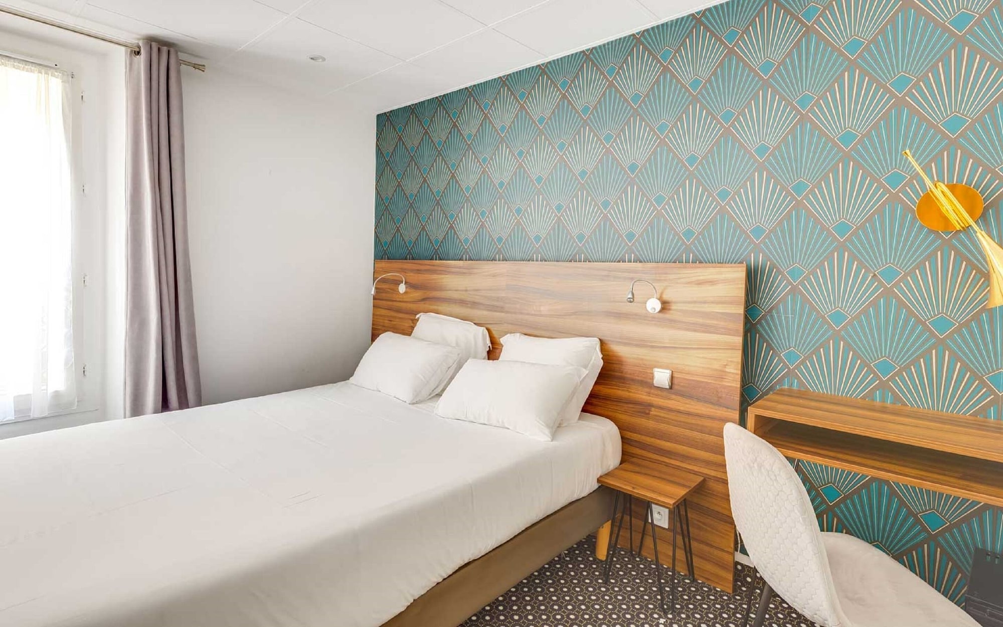 ROOM, DOUBLE BED