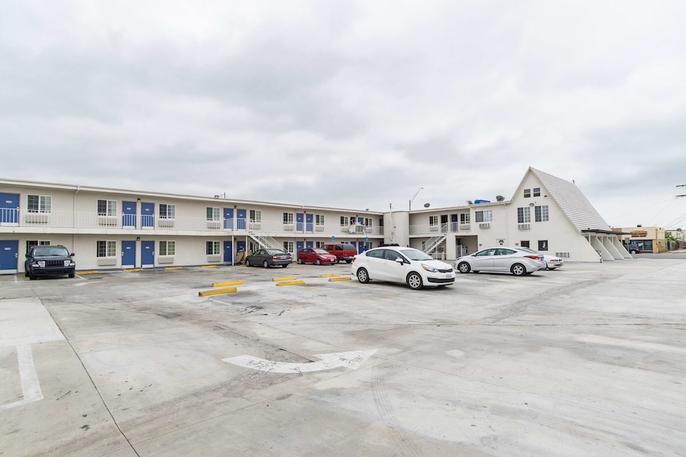 Motel6 Long Beach, CA - International City 33/38