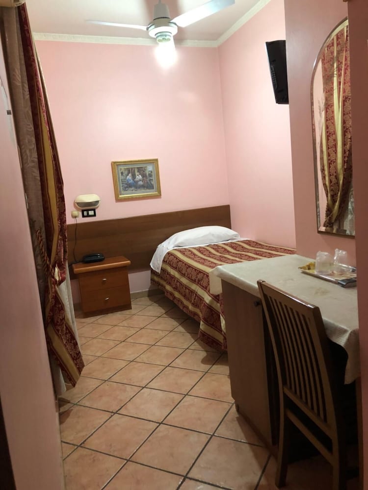 Hotel Marisa 86/114