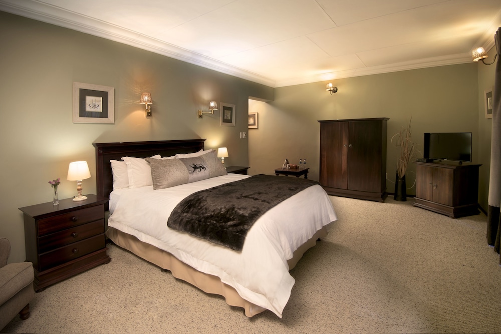 The Highlander Hotel 15/50