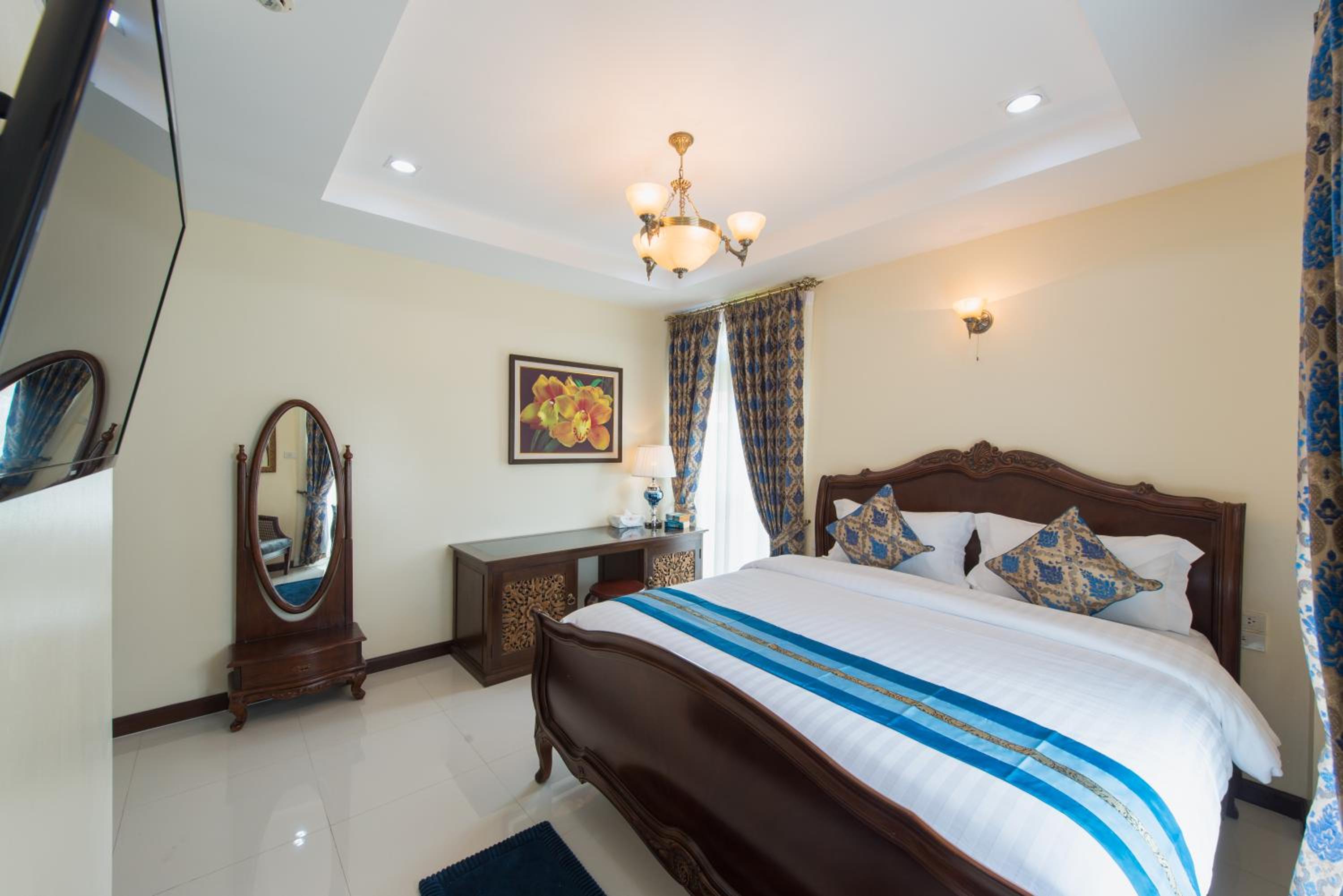 DELUXE, DOUBLE BED