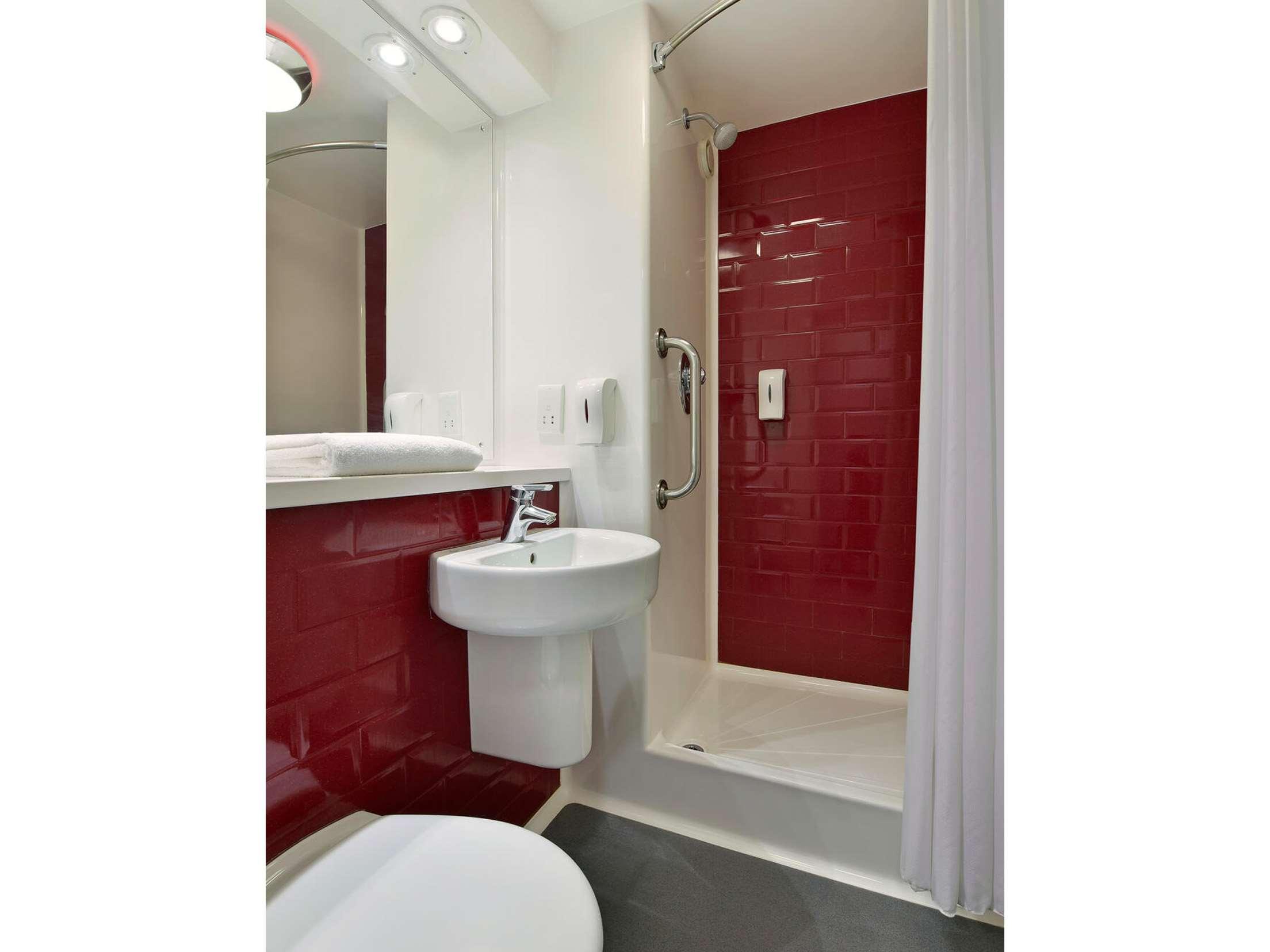 Travelodge Maidenhead Central 27/28