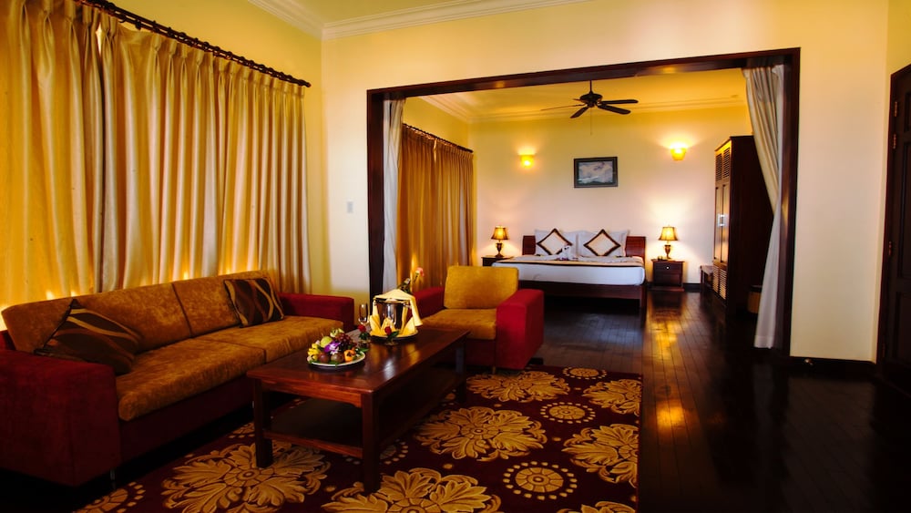 Golden Coast Resort And Spa 30/50