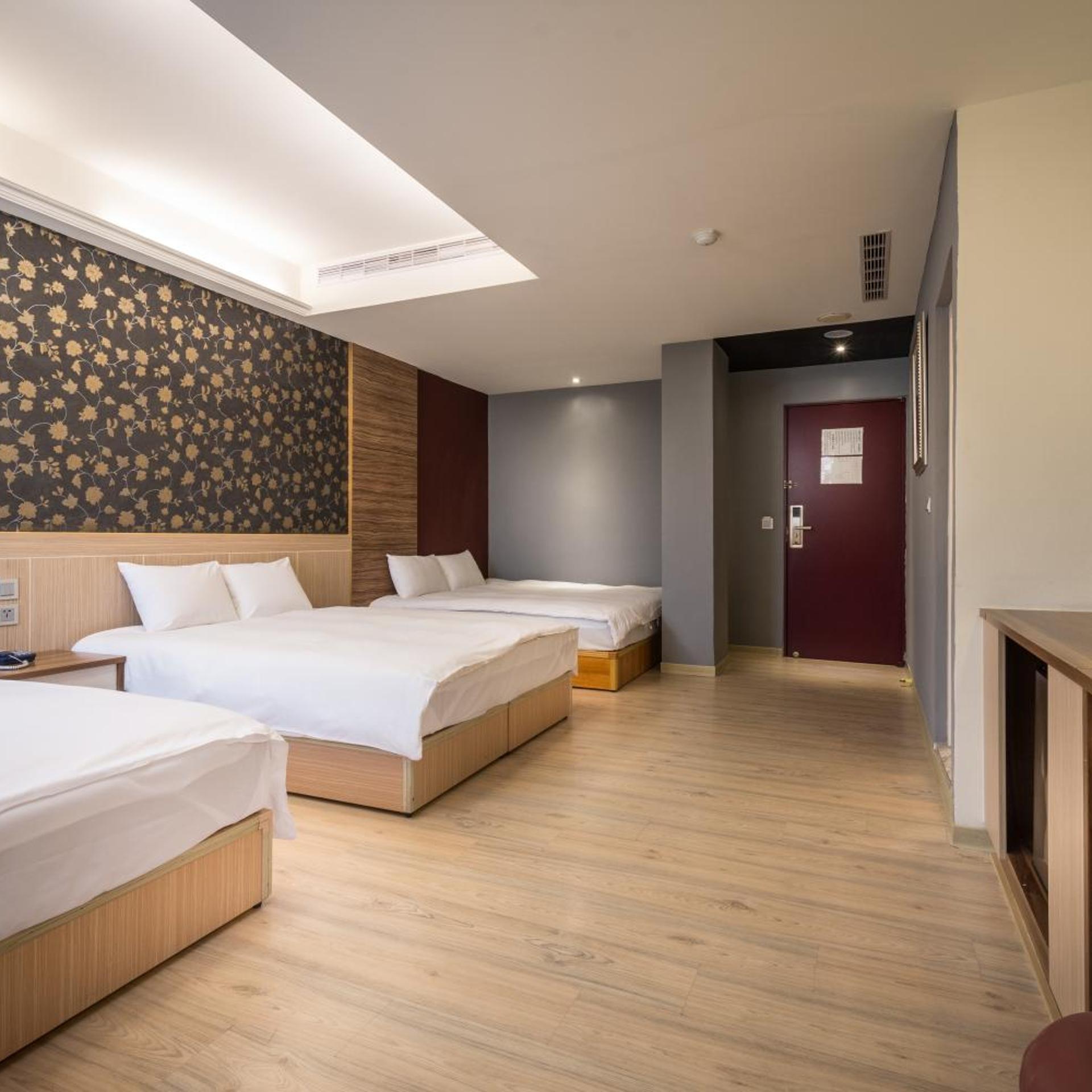 Yadi Hotel 31/53