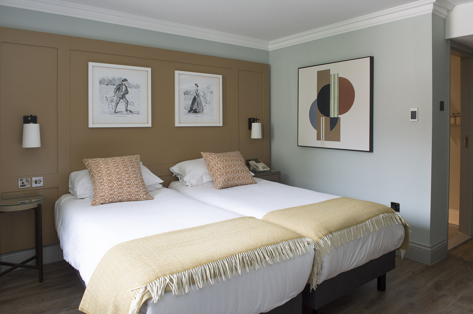 Bush Hotel Farnham 9/50