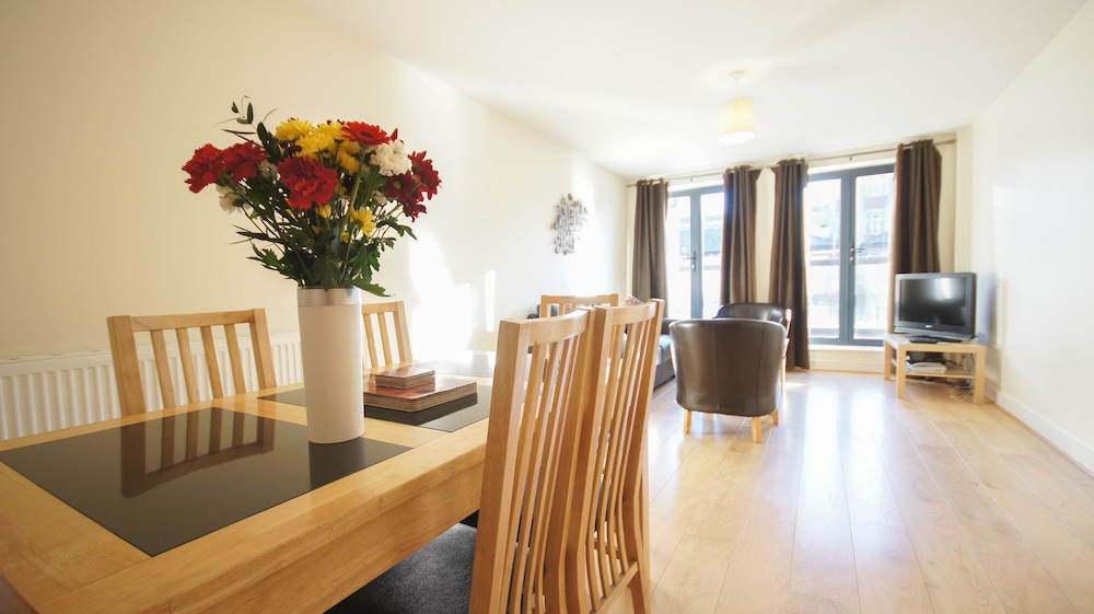 Crompton Court 31/38