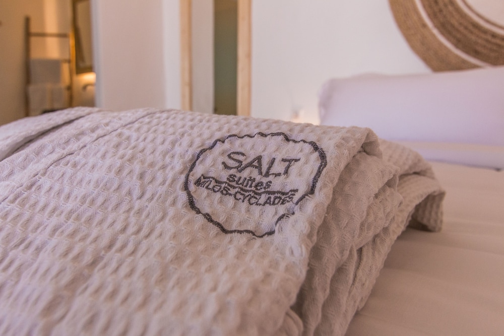 SALT SUITES & EXECUTIVE ROOMS 27/56
