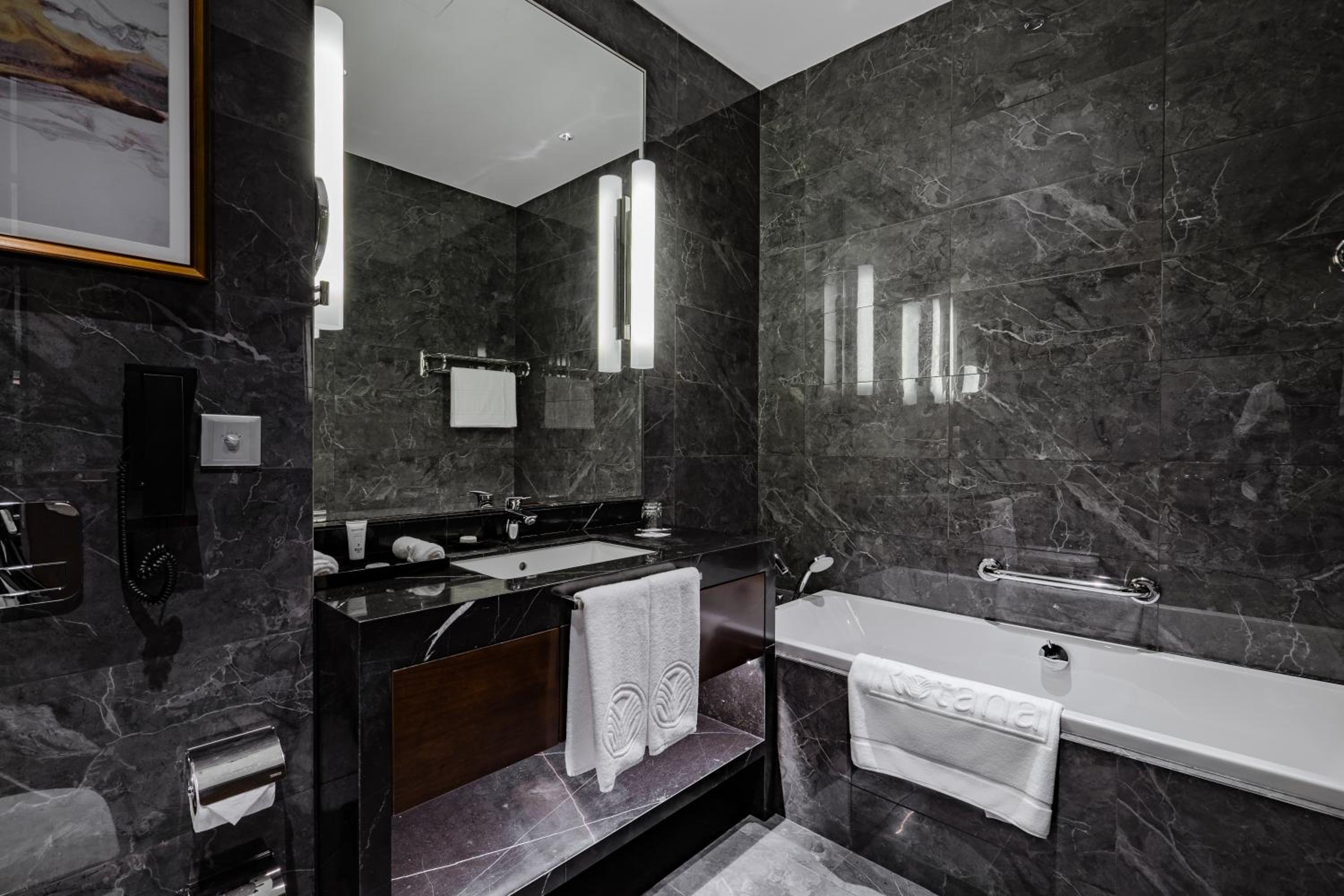 Room, King Bed, Queen Bed, Sea or City View, Lounge Access