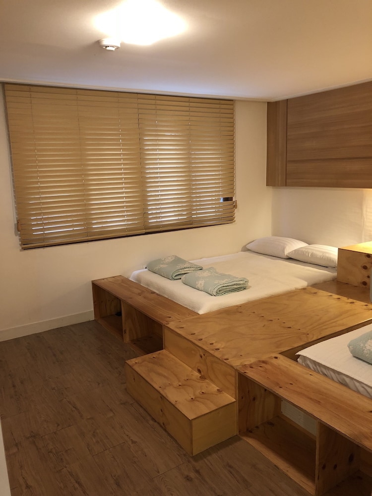 High Street Guest House 24/50