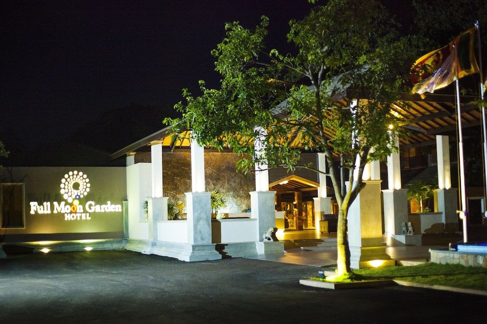 Full Moon Garden Hotel 37/41