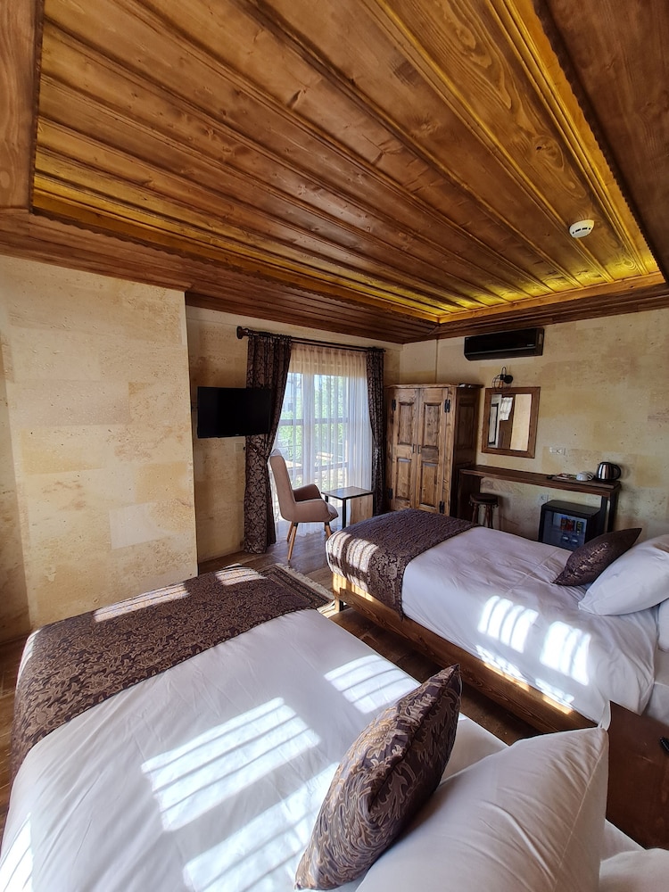 SUPERIOR, DOUBLE OR TWIN BED