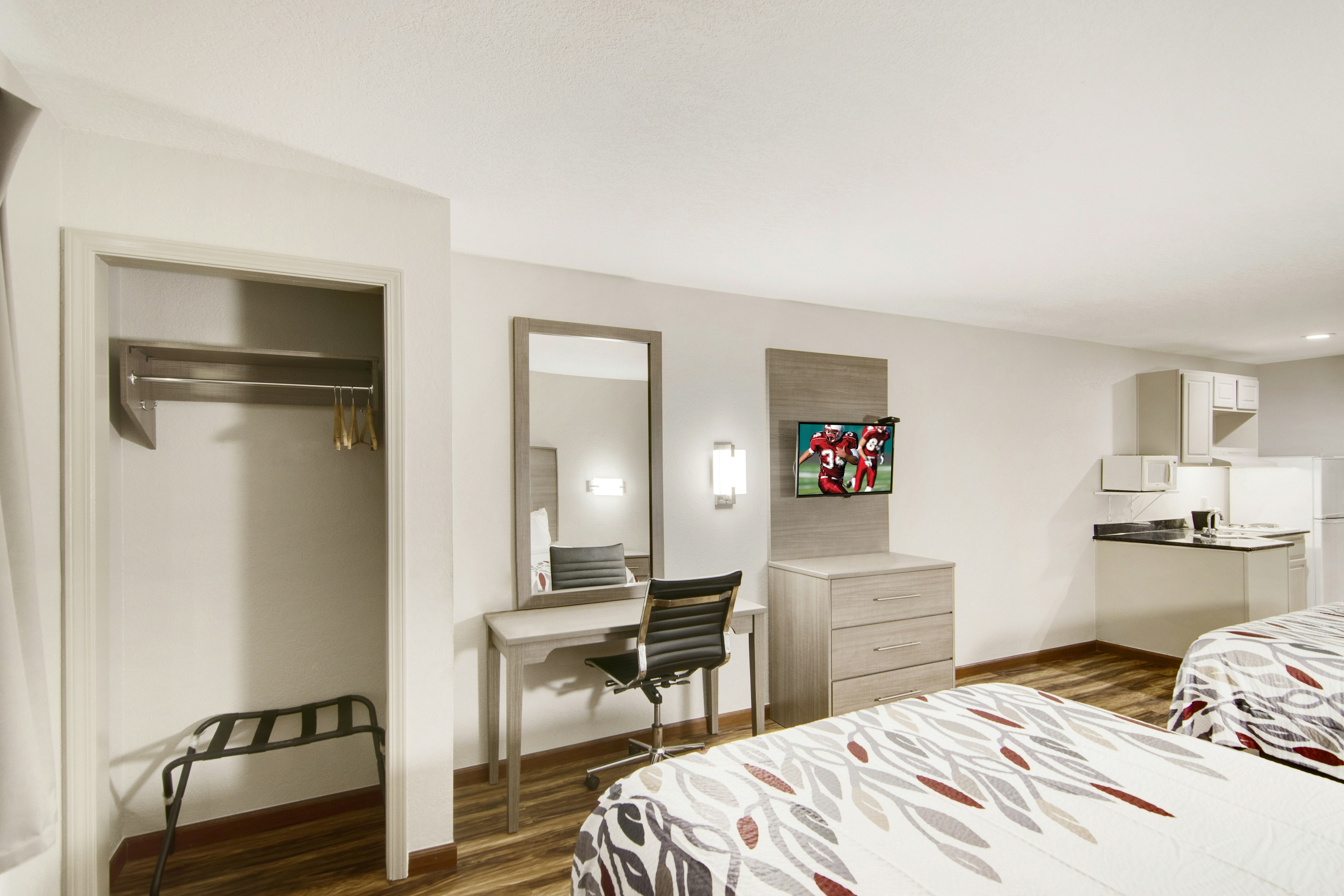 DELUXE, 2 QUEEN BEDS, KITCHEN
