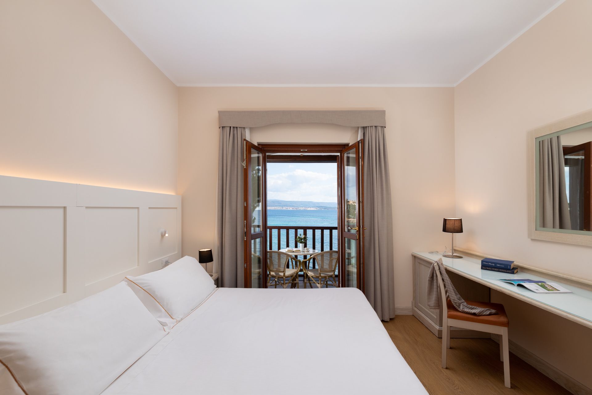 Room, Sea View