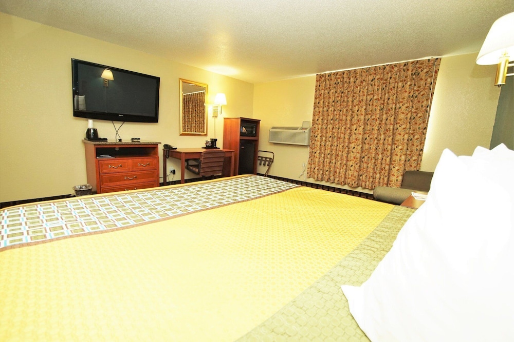 Faribault Hometown Inn & Suites 15/41