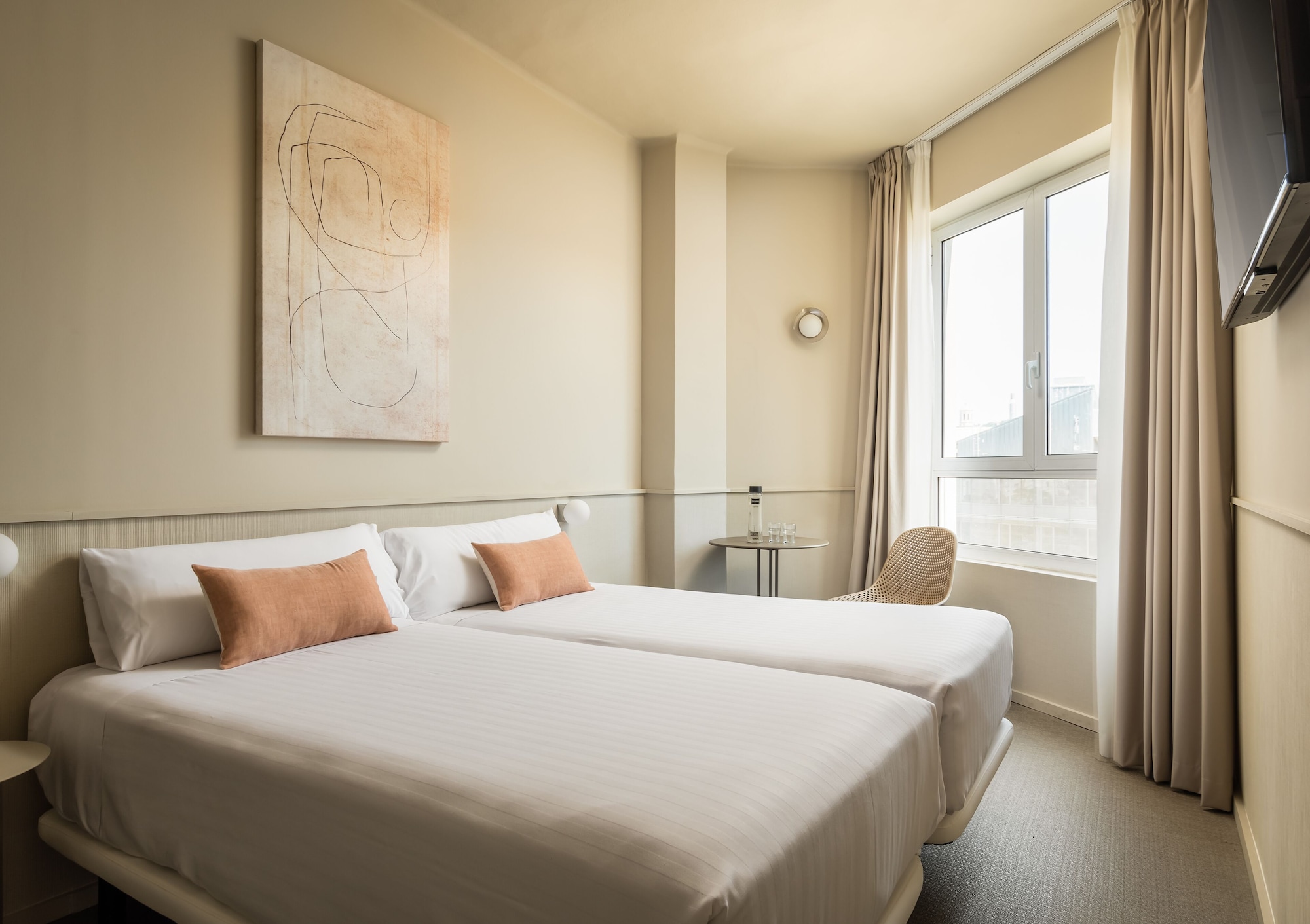 STANDARD, TWIN BEDS, PRIVATE BATHROOM