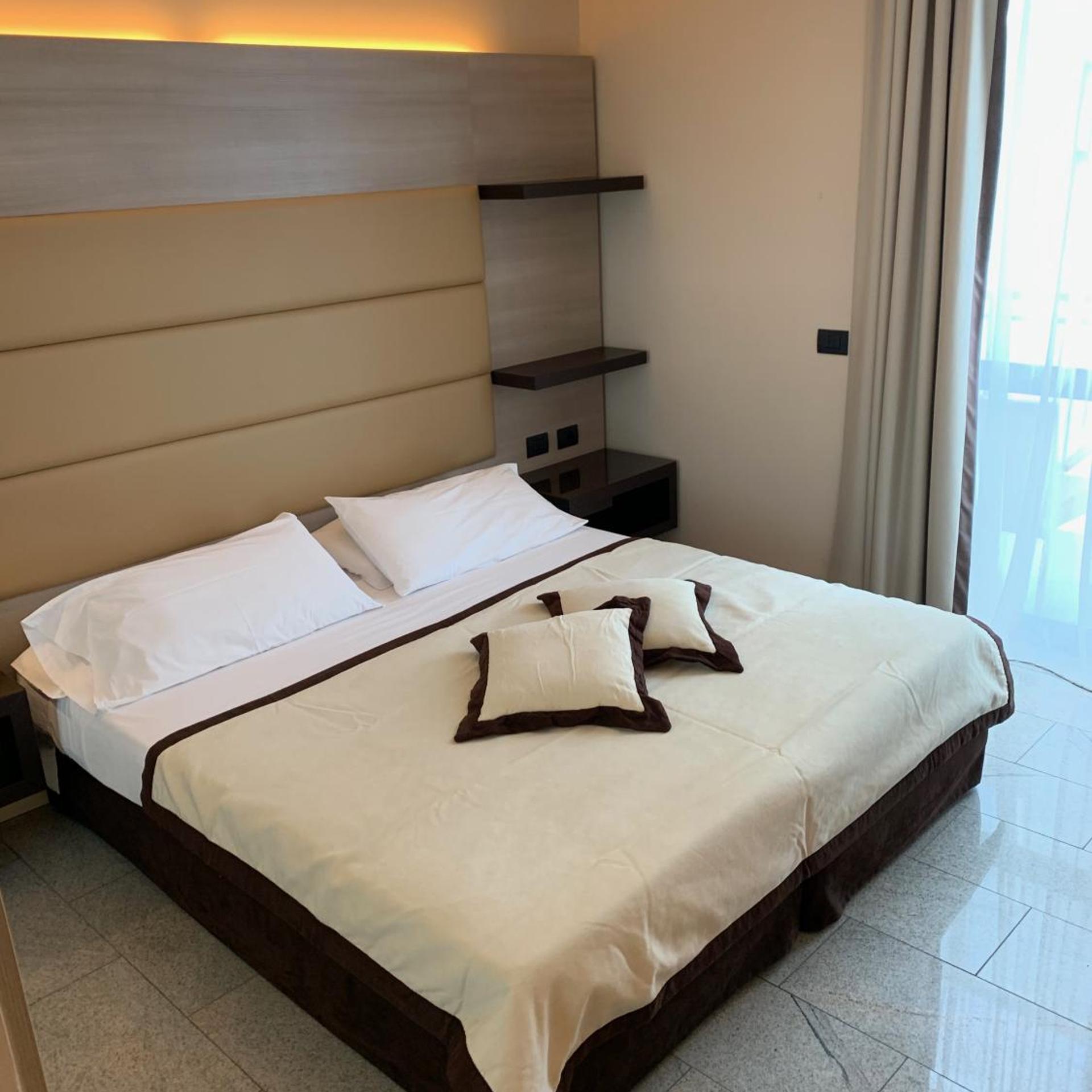 Room, Double Bed
