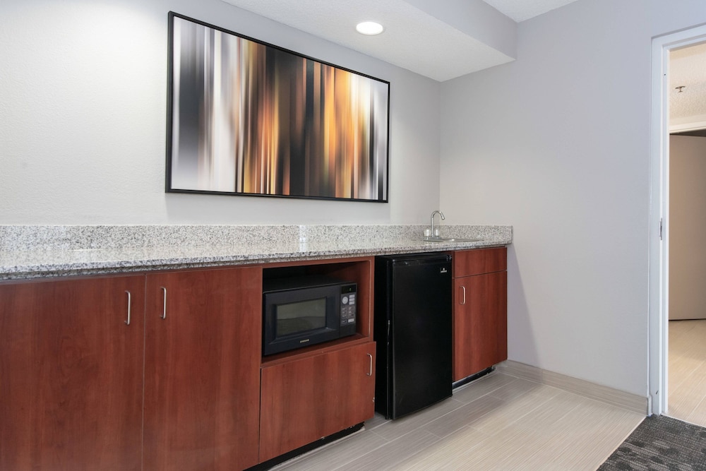 Courtyard by Marriott Charlotte Lake Norman 7/40