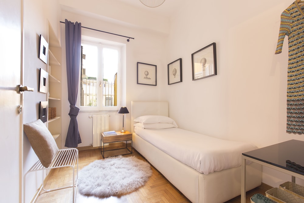Rome Accommodation Condotti with terrace 7/50