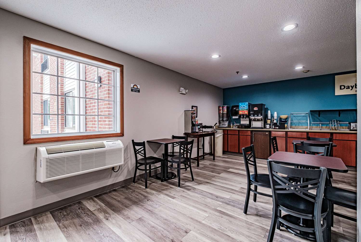 Days Inn by Wyndham Brunswick Bath Area 43/59