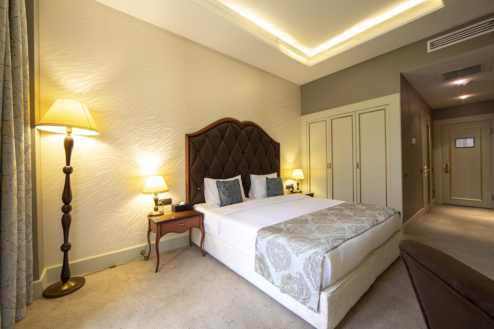 Sapphire Inn Hotel 11/37
