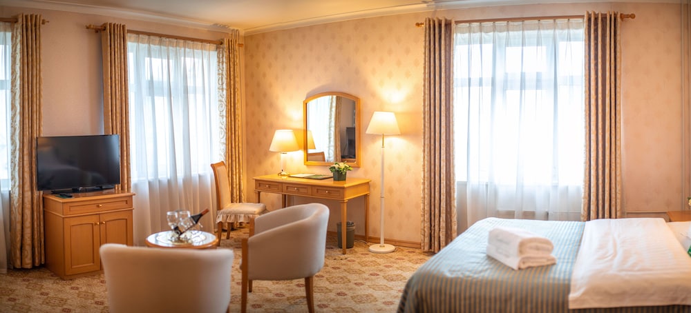 The Continental Hotel 11/50