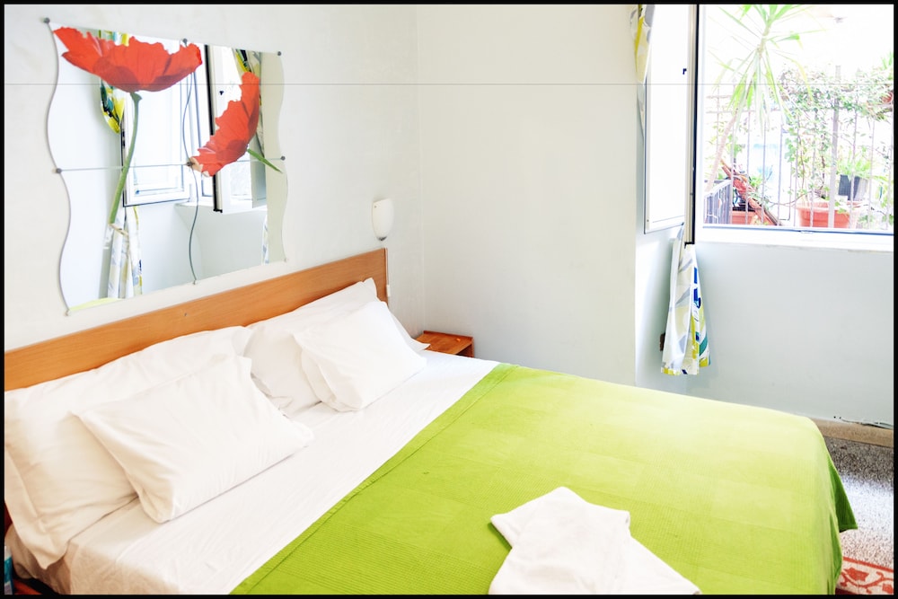 Roman Holidays Hostel 9/50