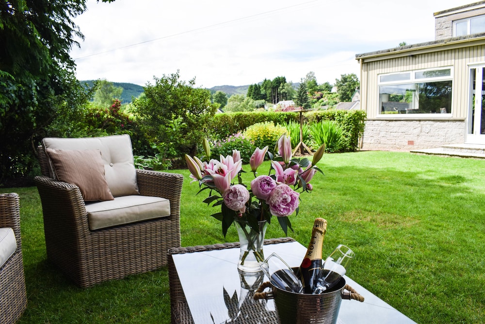 Craigmhor Lodge Courtyard 41/50
