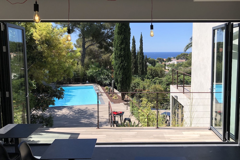 The Address Cassis 22/40