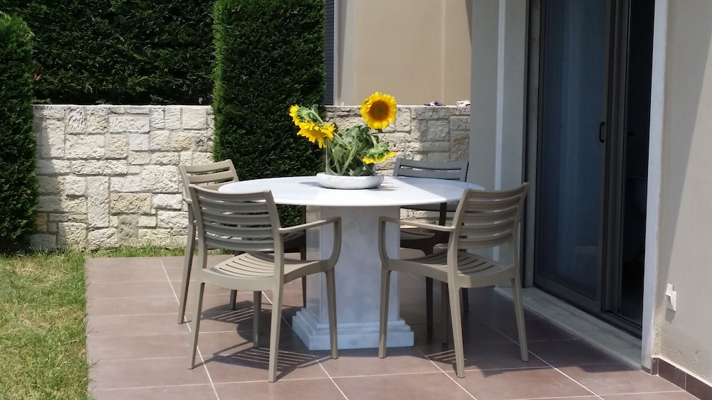 Niovi Boutique Apartments 16/30