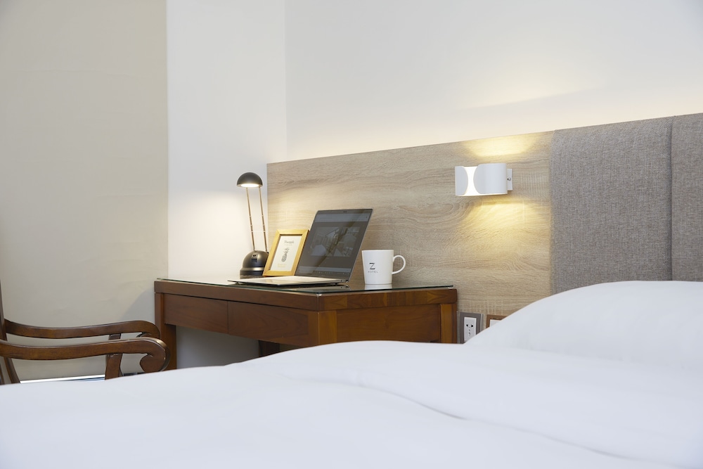 Z Hotel 46/59