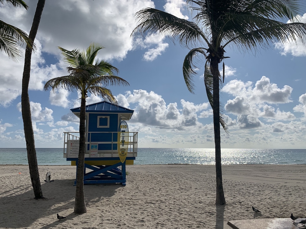 Tiana Beach Inn 40/48