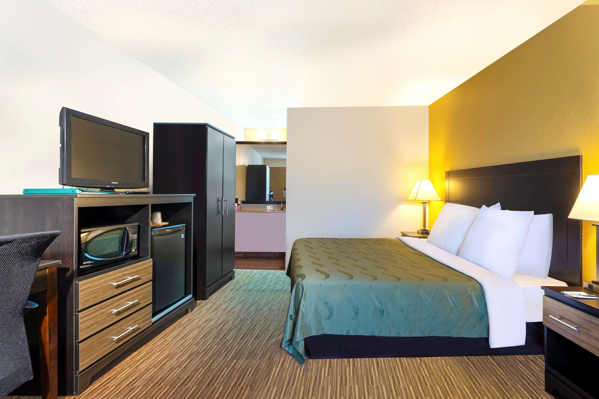 ROOM, KING BED