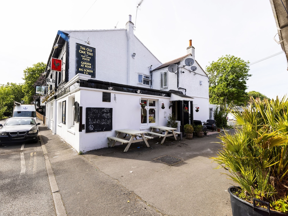 OYO Old Oak Tree Inn 34/37