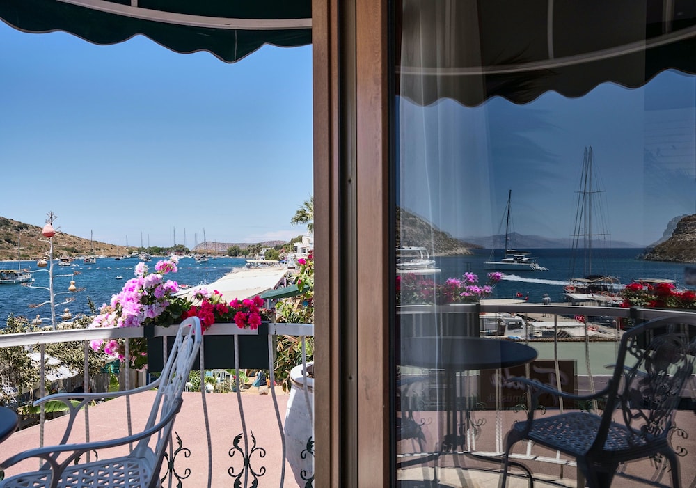 Liman Hotel Gumusluk 37/50