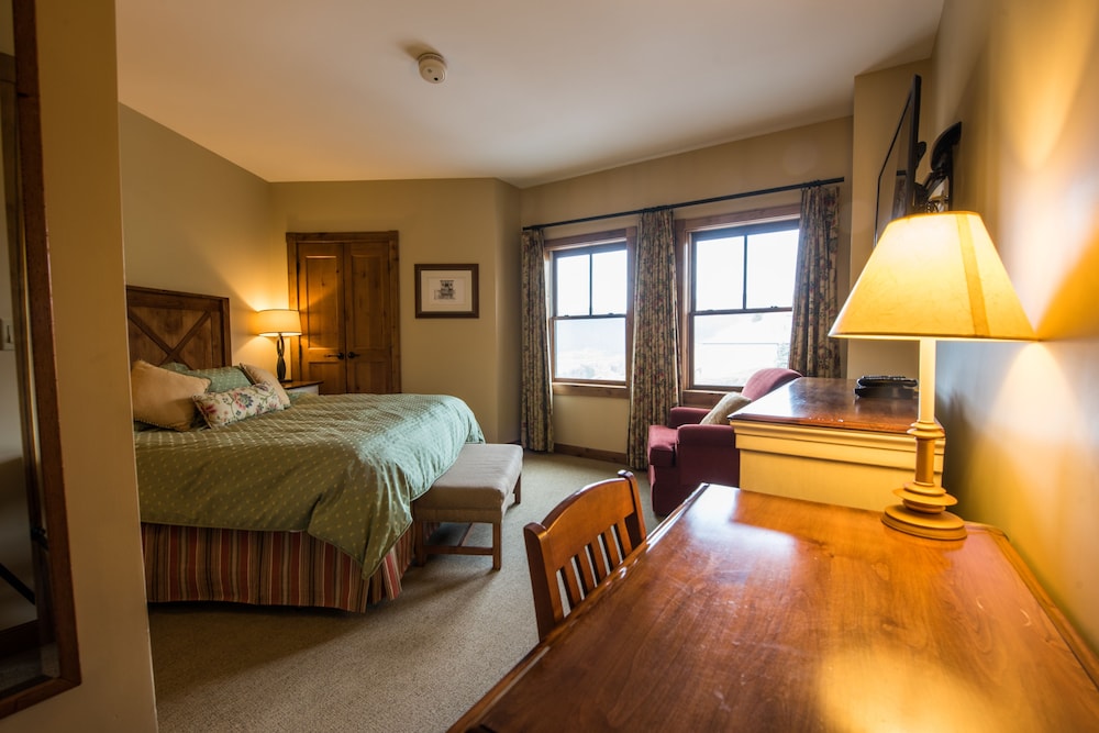 The Lodge At Mountaineer Square 30/34