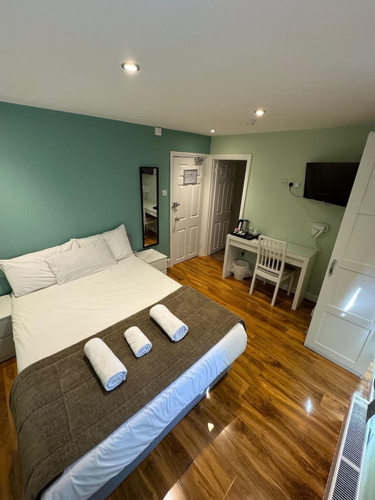 The George Hotel 12/50