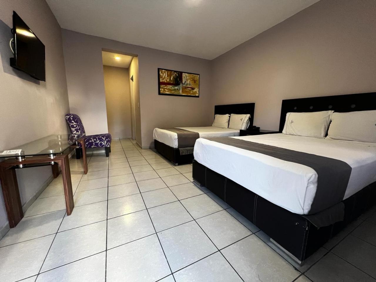غرفة بسريرين منفصلين، Expo Hotel Guadalajara 2/4