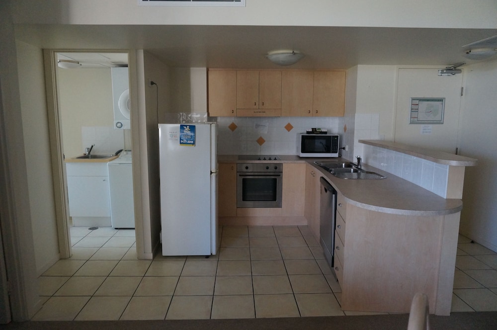 MOORINGS BEACH RESORT 24/77
