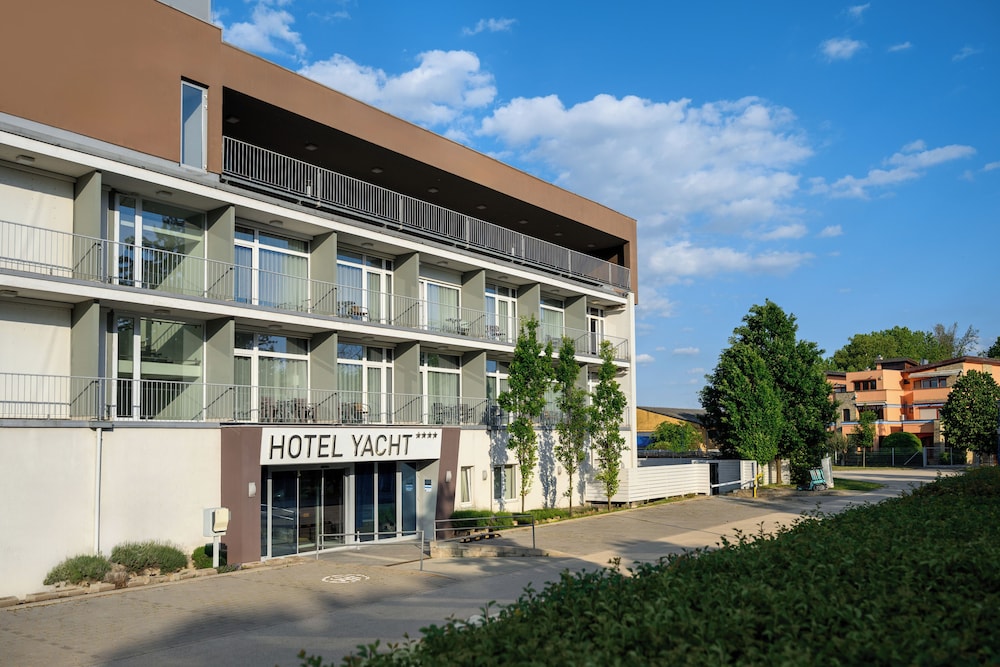 Hotel Yacht Wellness & Business 2/50