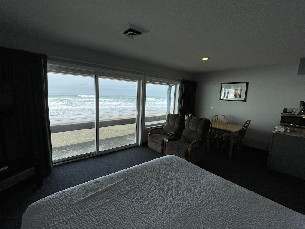 Sandcastle Beachfront Motel 29/40