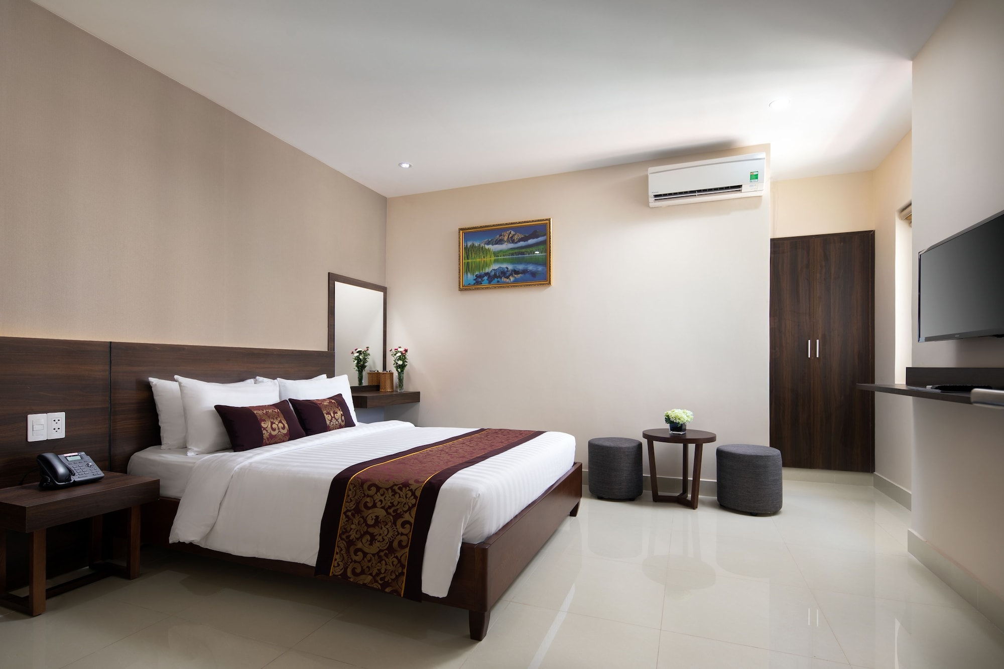 DELUXE, DOUBLE BED