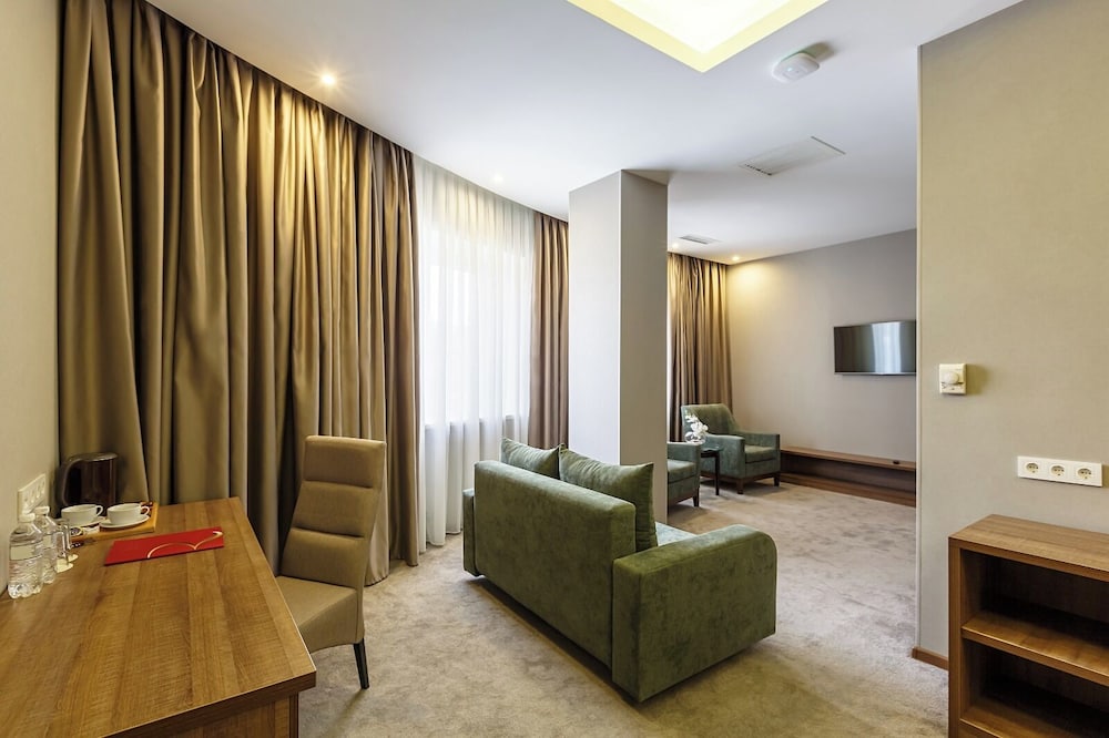 Renion Hills Hotel 43/58